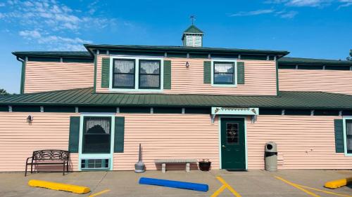 Superior Hotel | Victorian Inn by Capital O Superior NE
