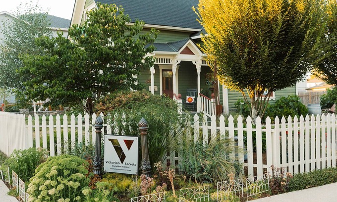 Newberg Casa | Victorian Secrets 1897 Home - ¿Curioso? Ecléctico, conveniente y ❤️ del país del vino