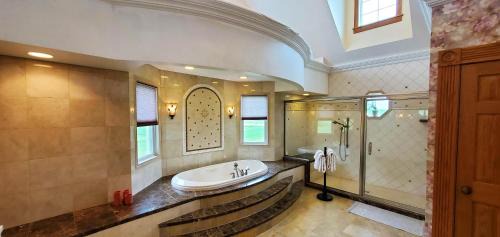 Millersburg Casa | Victorian Suite by Amish Country Lodging