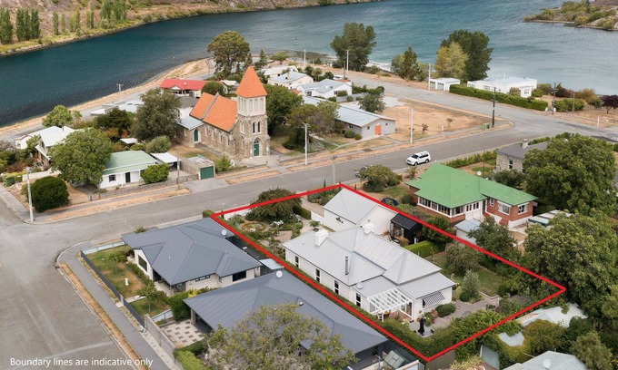 Lowburn Casa | Victorian Villa - Cromwell Holiday Home