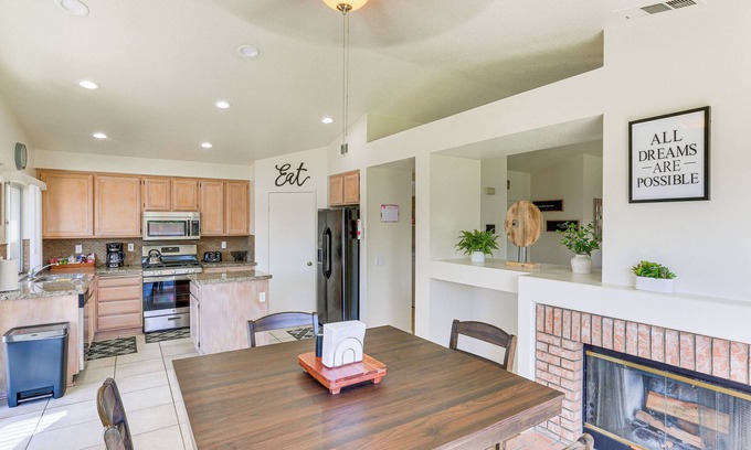 Victorville Casa | Victorville Home w/ Large Yard & Charcoal Grill!