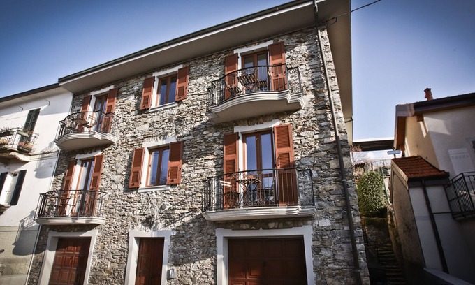 Colmegna Apartamento | CASA DE VICTORY 4 AP4 Lake Front Garden & Spa