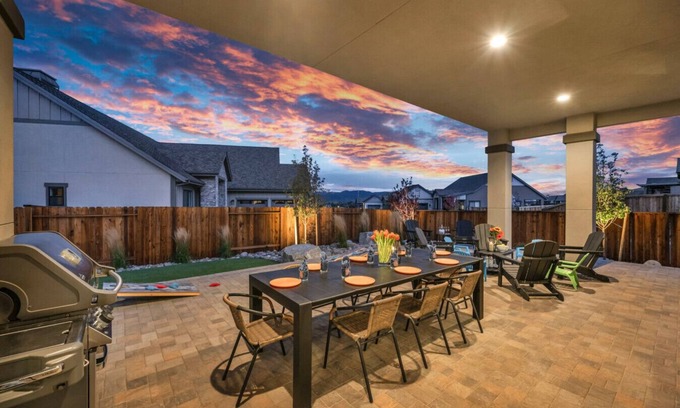 Carson City Casa | Modern 1-Level: 3 Full BA, Lush Yard-Hike,Golf+Ski