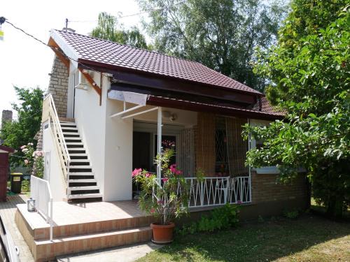 Zamardi Casa | Vidra Apartman Zamárdi - 60 meters from Lake Balaton!