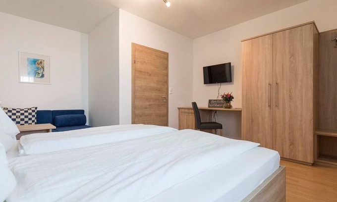 Apetlon Apartamento | Vierbettzimmer mit Dusche, WC - Weingut & Gästehaus Markus Tschida