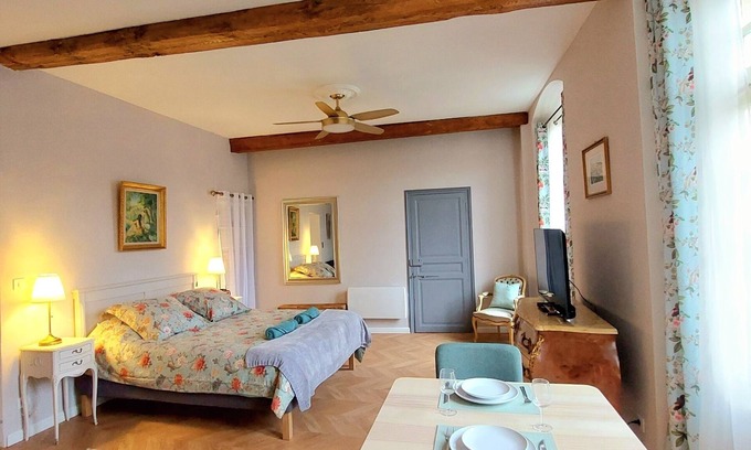 Molitg-les-Bains Apartamento | Vieux Chateau Le Casteil, furnished studio in a 15th century castle fort.