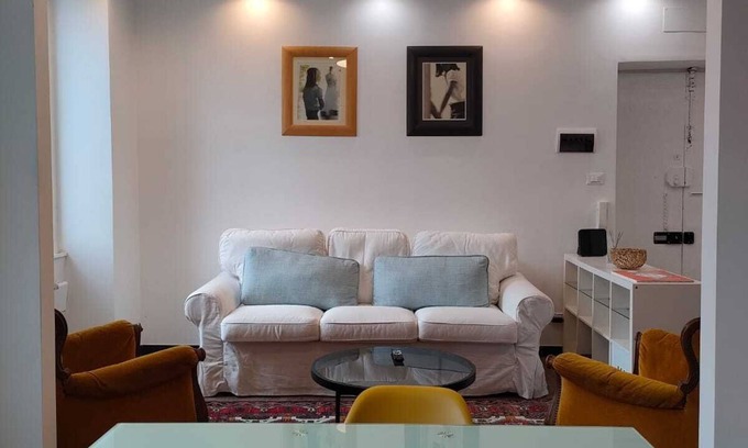 Lagaccio Apartamento | VIEW and COMFORT near TRAIN and METRO STATION, PORTO ANTICO, TERMINAL CRUISES.