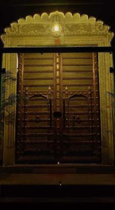 Shavri Colony Casa | View lake village boutique