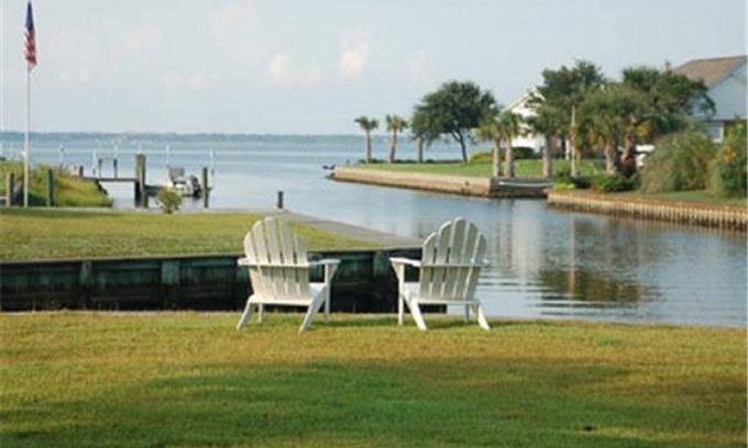 Newport Casa | Waterfront w / Deep Water Private Dock - Acceso al agua a Morehead City, NC