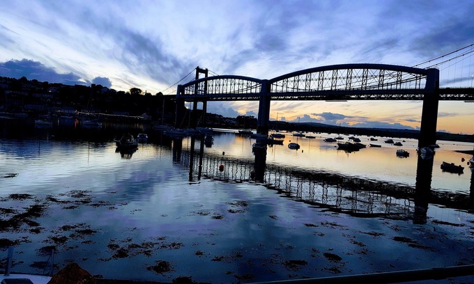 Plymouth Casa | View of River, spacious balcony, WIFI, Private Parking, Dog friendly, EV point.