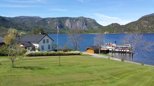 Kviteseid Casa | View of Telemarkskanalen