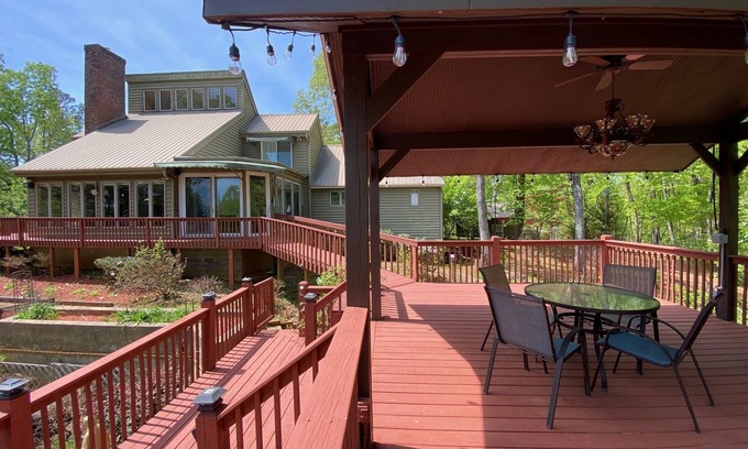Cleveland Casa | View of the Mountains at Paradise Lost w a Massive Deck near Wineries & Helen Ga