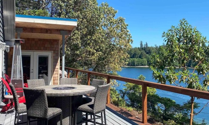 Grapeview Cabina | View Waterfront Beach Cabin on the South Puget Sound, Hot Tub, AC, Pet Friendly