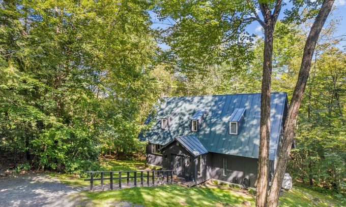 West Hartford Casa | Mountain Bliss and Lodge | Morey Mountain Retreat