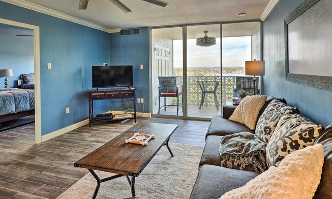 Mid America Apartamento | Views and Pool Access Quaint Condo in Hot Springs!