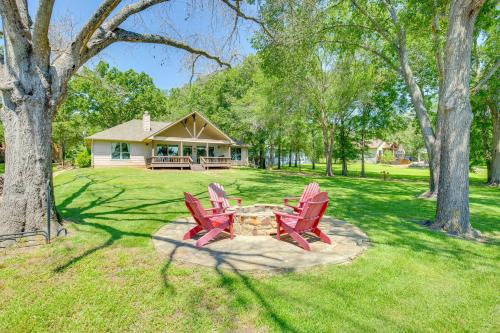 Log Cabin Casa | Views and Private Dock Lakefront Eustace House!