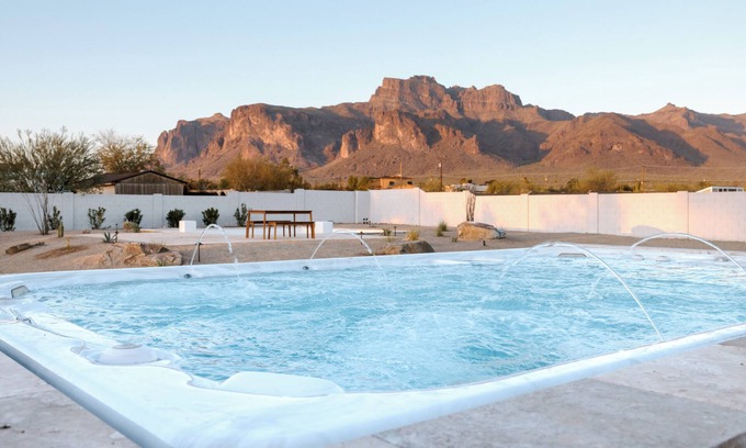 Apache Junction Casa | Views - Heated Pool - 10 person Hot Tub - Golf - Game Room - Pickleball Court