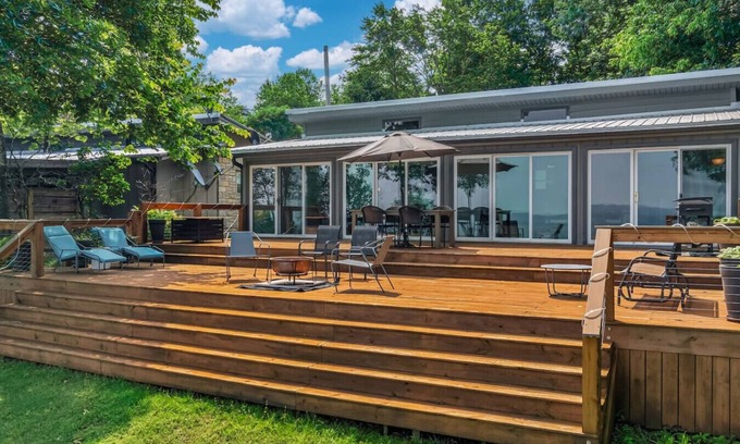 Mentone Cabaña | VIEWS I Large Deck I Mid-Century Cottage