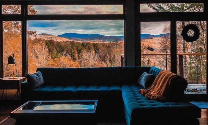 Bakersville Cabina | Views! Japanese Soaking Tub. Double Fireplace. Chef Kitchen, Herb Garden
