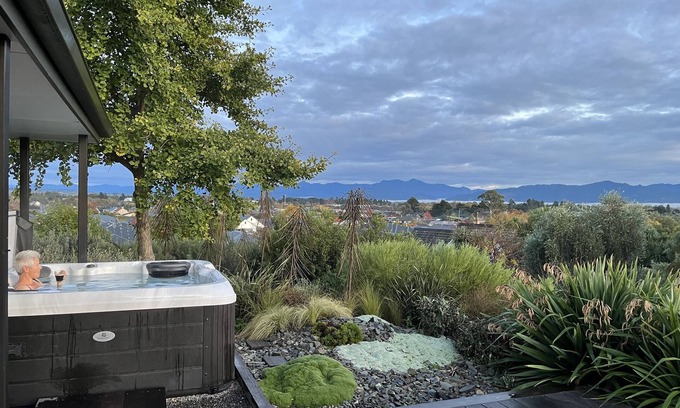Blenheim Casa | Views over Blenheim - Blenheim Holiday Home