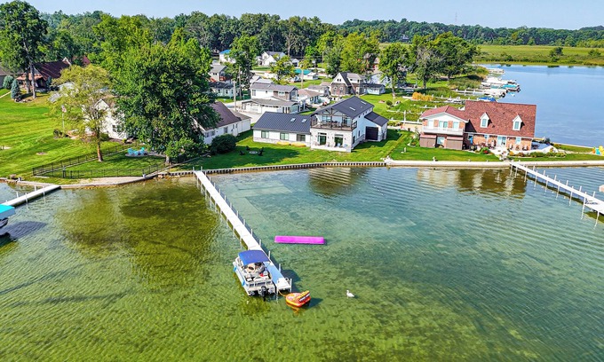 Warsaw Cabaña | Views, Swimming & Family Fun: Chapman Lake Retreat
