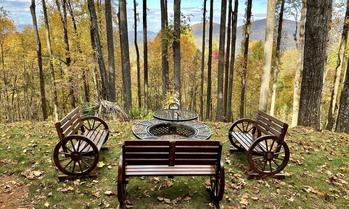 Ellijay Cabina | Views - Updated Cabin on Walnut Mountain- Pet Friendly
