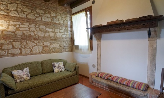 Longare Apartamento | Vigneti apartment with two bedrooms and one bathroom on the second floor (apartment 5)