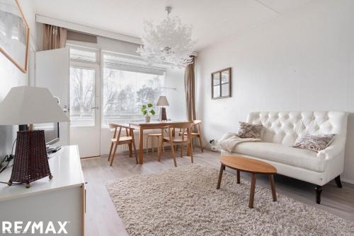 Espoo Apartamento | Viherkallio two room apartment with kitchen and balkony