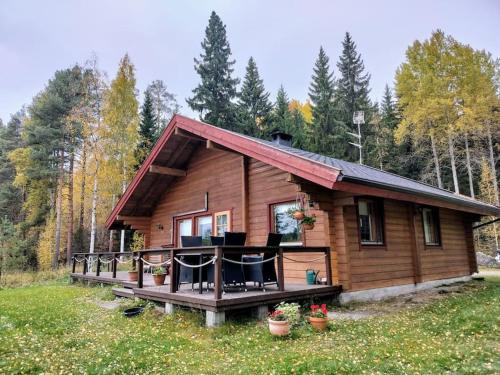 Lotjola Chalet De Esquí | Viihtyisä huvilamökki Saimaan rannalla