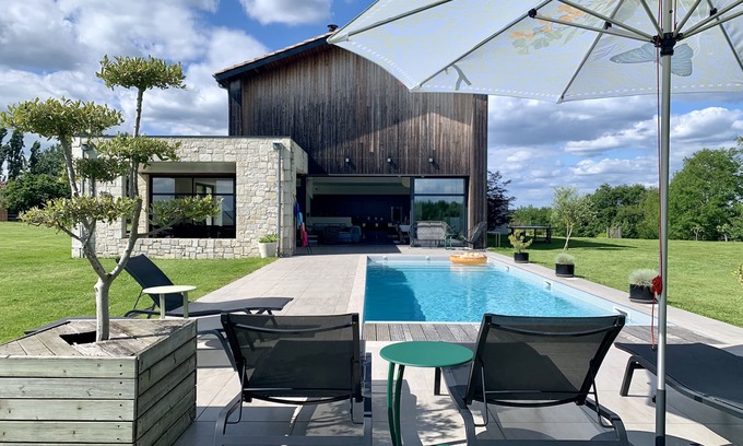 Port-Sainte-Foy-et-Ponchapt Villa | The Purple Villa -5 * - Piso climatizado con aire acondicionado de piscina climatizada en interiores y exteriores
