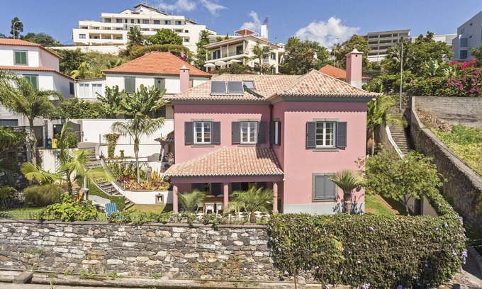 Sao Martinho Chalet De Esquí | Vila Botânica - By Wehost