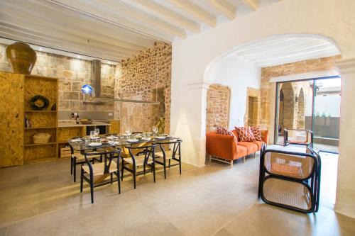 Casco antiguo de Alcudia Villa | Vila Roja, design townhouse in Alcúdia