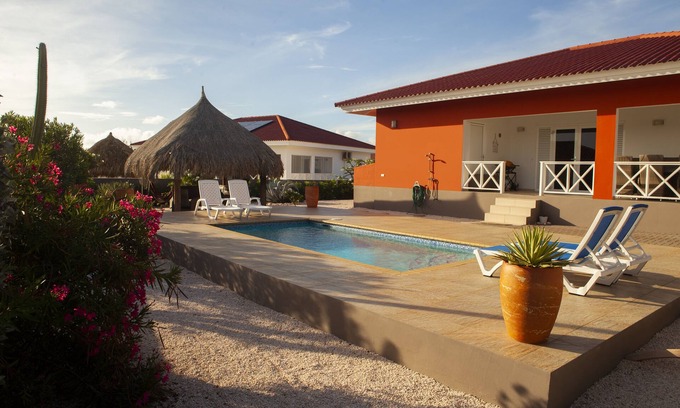 Fontein Alquiler De Eote | Villa con piscina privada, solarium, parque protegido, hermosas playas
