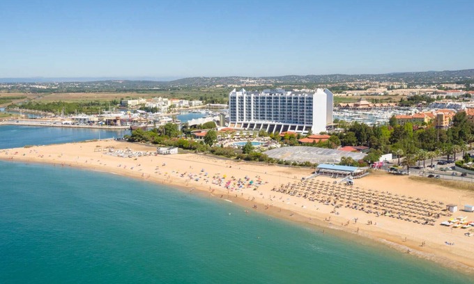 Vilamoura Apartamento | Vilamoura Central 7 With Pool by Homing