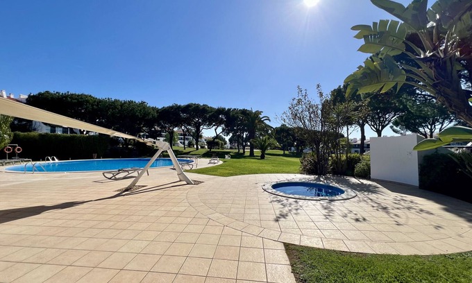 Quarteira Apartamento | VILAMOURA SUNNY GARDEN WITH POOL by HOMING