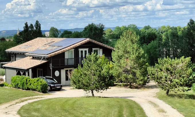 Saint-Etienne-de-Villereal Villa | Villa Fauquié - Una casa de madera única en el sur de Dordoña con piscina climatizada.