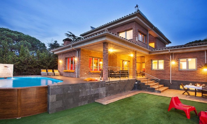 Llinars del Valles Casa | Villa 18 people, Train Direct Airport, NEW 2023 DISCOUNTS,