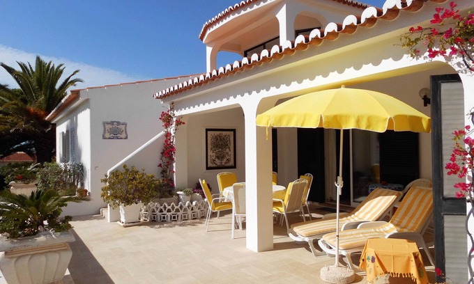 Carvoeiro Villa | Villa de 185 m², 3000 m² de jardín, piscina privada, minutos de la playa, Criada