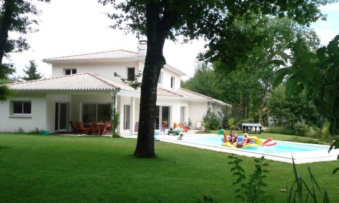 Saint-Aubin-de-Medoc Villa | VILLA DE 230 M2 EN EL BORDE DEL OBTURADOR FORESTAL PISCINA CLIMATIZADA Y SEGURA