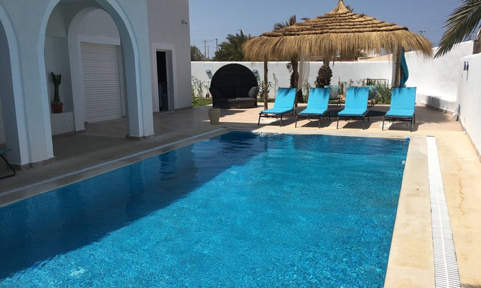 Aghir Villa | VILLA DJERBA Nathalie y Makram ofrecen su hermosa Villa a 250 m de la playa.