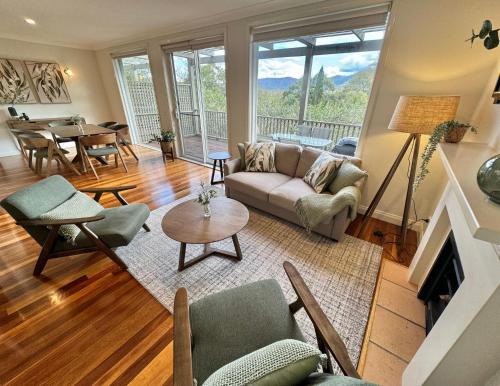 Pokolbin Villa | Villa 2br Mountain View Retreat Villa located within Cypress Lakes Resort