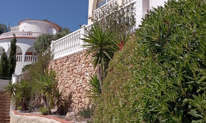 Alcossebre Chalet De Esquí | Villa 3 Dormitorios y 3 baños completos, Piscina Privada, jardín y vistas al Mar