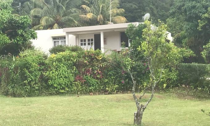 Le Morne-Vert Casa | Villa de 3 dormitorios en zona tranquila arbolada y florida - vistas al mar y al campo