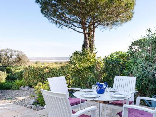 Saint-Pierre-la-Mer Villa | Villa 3 pièces avec grand jardin, piscine collective, vue mer - FR-1-409-277