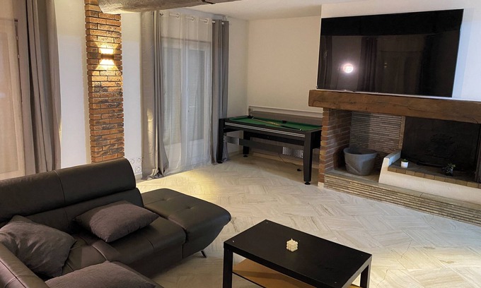 Marolles-en-Brie Villa | Villa 30 minutes from Paris with heated indoor pool
