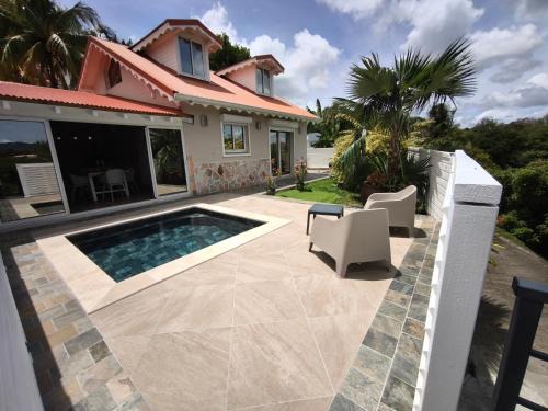 Le Lamentin Casa | Villa 4 étoiles MWoodsuite MartiniqueSun - Coquet & Central avec piscine et jardin privé