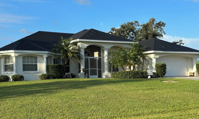 White Marsh Casa | Villa - 4 bed, 4 bath with pool & heated spa over looking pond, White Marsh area