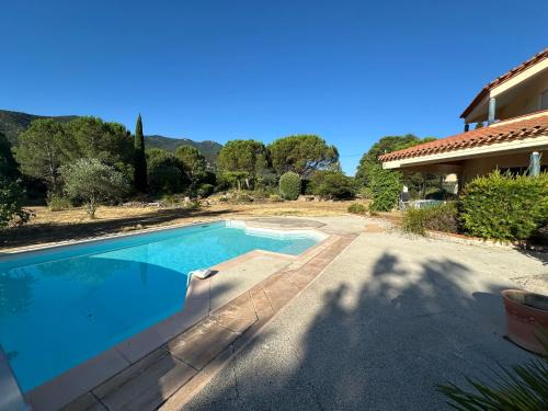 Laroque-des-Alberes Casa | Villa 4 Faces à Laroque-des-Albères avec Piscine et Terrasse - FR-1-732-67
