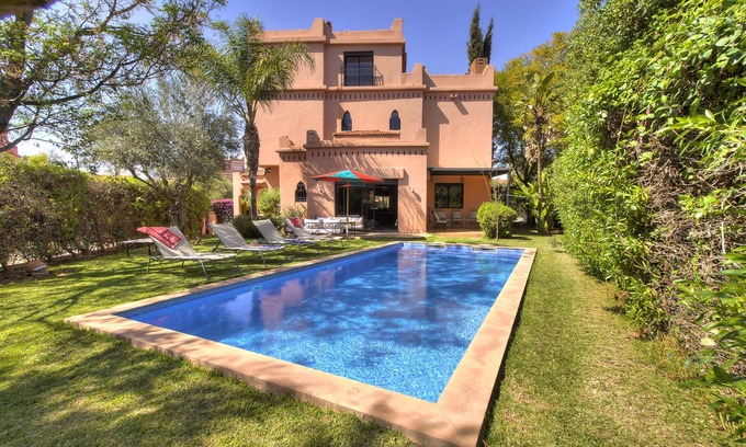 Bab Atlas Villa | Villa de 5 dormitorios con jardín y piscina privada / Villa con jardín y caca privada