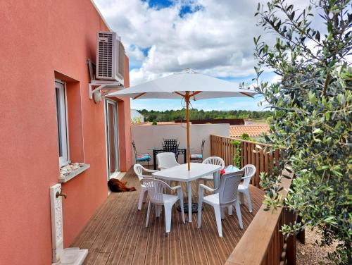 Saint-Pierre-la-Mer Apartamento | Villa 6 personnes dans résidence calme, grande terrasse, 5 mn de la plage